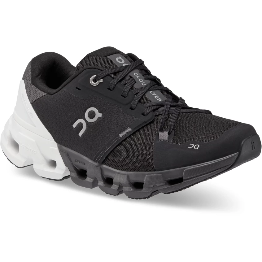 On Running On Cloudflyer 4 Wide Women Running Shoe - Black & White 3 On Running On Cloudflyer 4 Wide Women Running Shoe - Black & White - Afbeelding 3