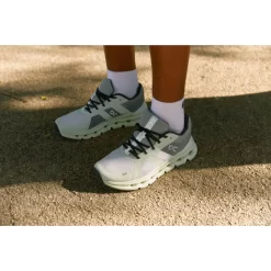 On Running On Cloudrunner Dames Hardloopschoenen - White & Frost 17 On Running On Cloudrunner Dames Hardloopschoenen - White & Frost -On Running on cloudrunner women running shoes frost aloe 8 1242026